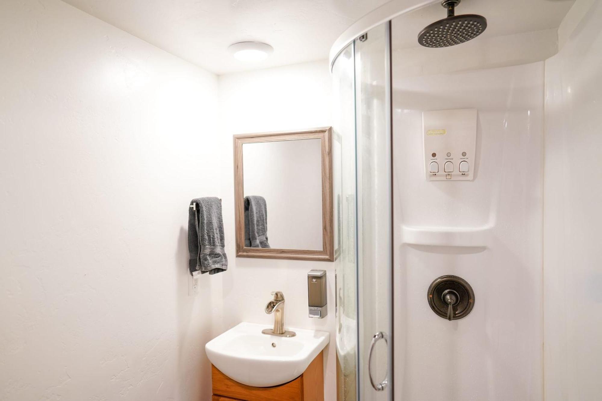 Teton Tiny Home Виктор Экстерьер фото